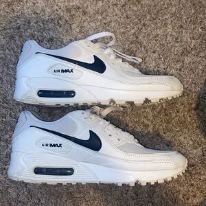 Nike Air Max 90 shoes